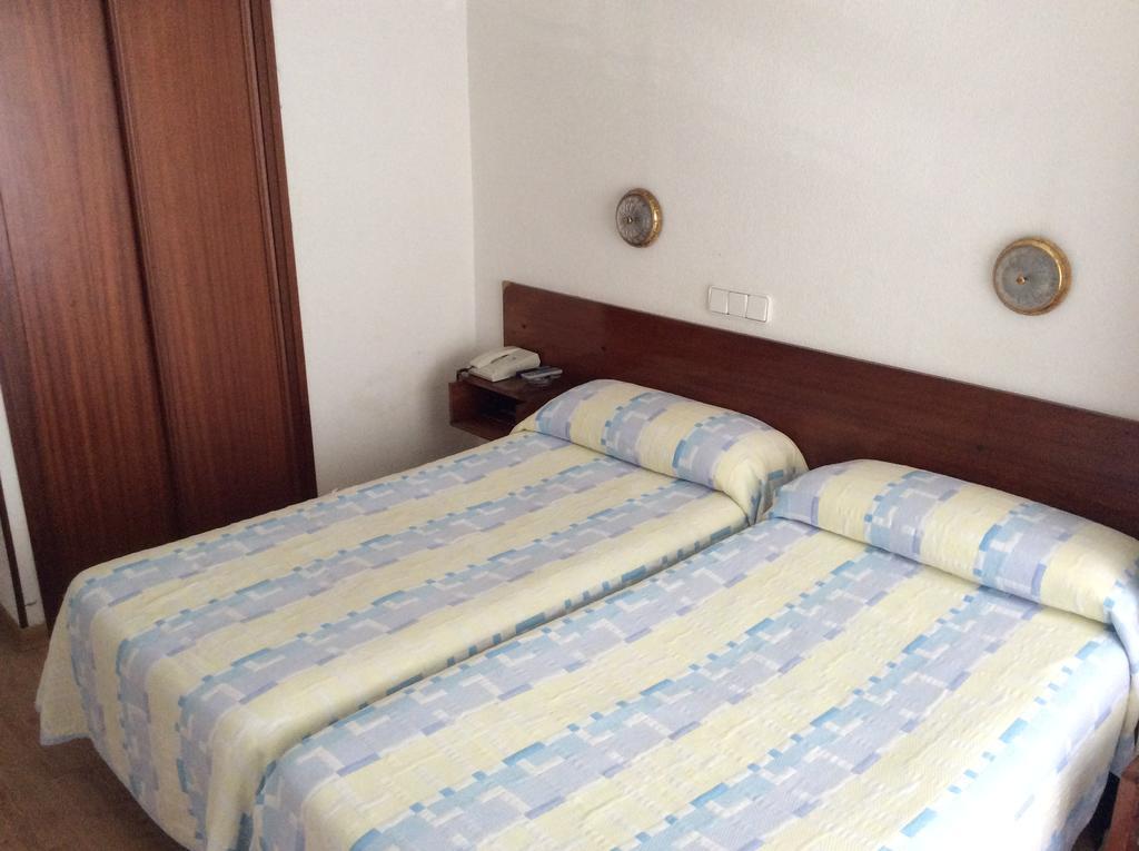 Hostal Liebana Santander Room photo