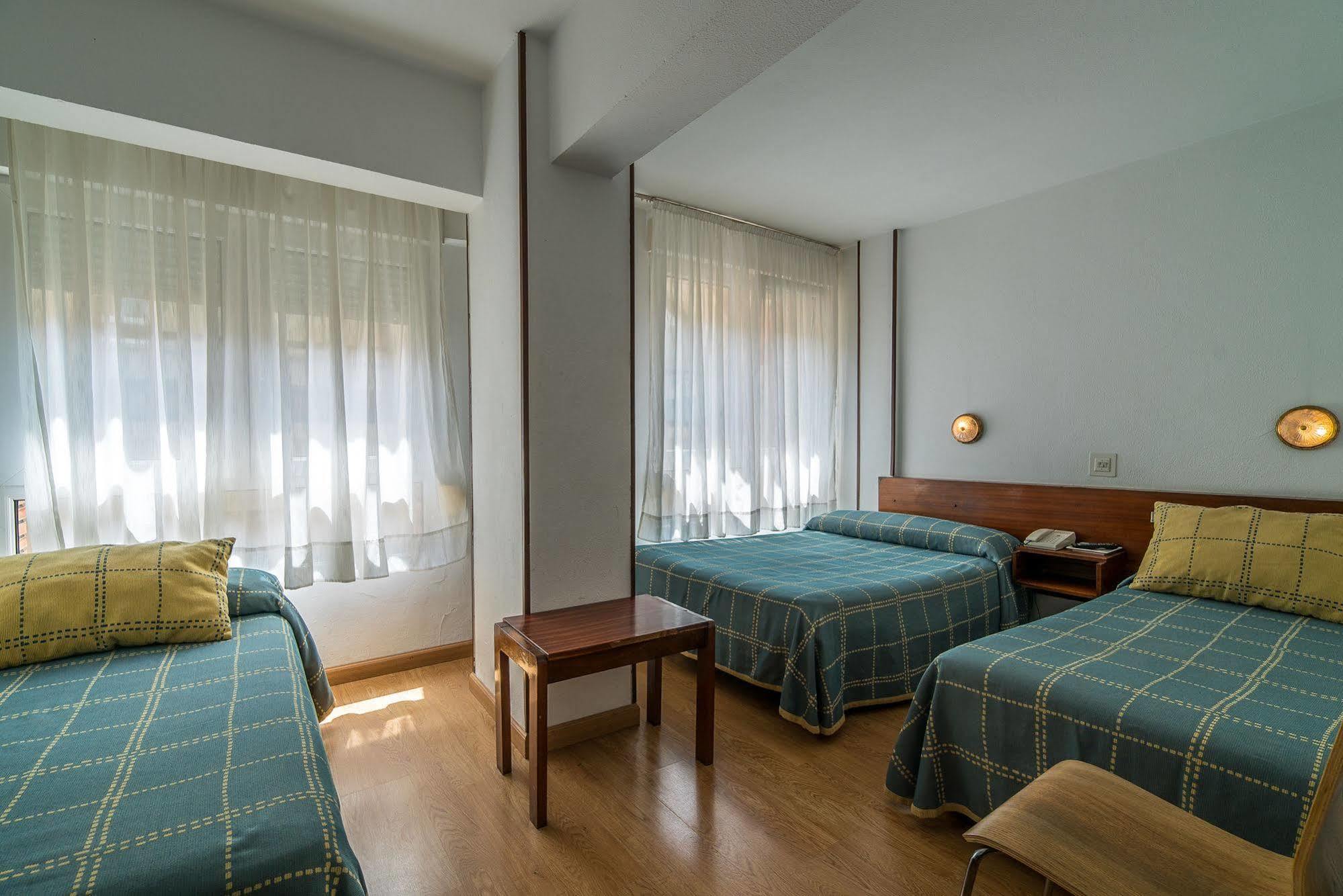 Hostal Liebana Santander Exterior photo